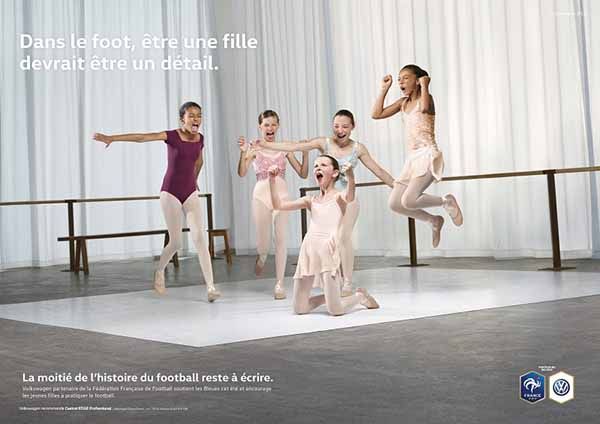 Cette campagne publicitaire de Volkswagen, partenaire de l'équipe de France féminine de football, lutte contre les préjugés sexistes.
